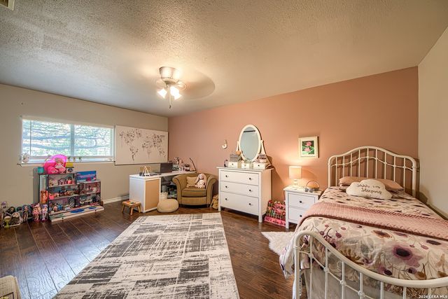 2422 Thrasher Oak, San Antonio, TX 78232