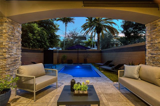 1215 NE 1st Street, Fort Lauderdale, FL 33301