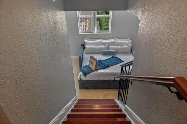 1215 NE 1st Street, Fort Lauderdale, FL 33301