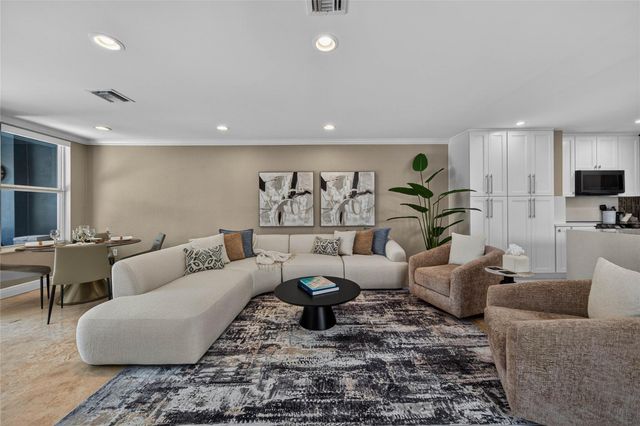 1215 NE 1st Street, Fort Lauderdale, FL 33301