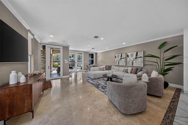 1215 NE 1st Street, Fort Lauderdale, FL 33301