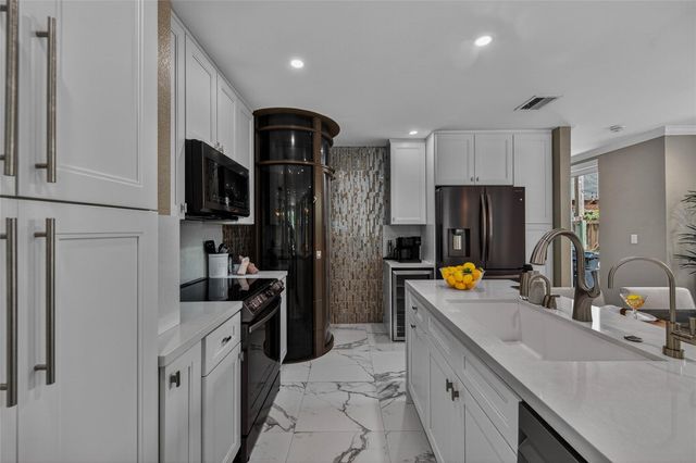 1215 NE 1st Street, Fort Lauderdale, FL 33301