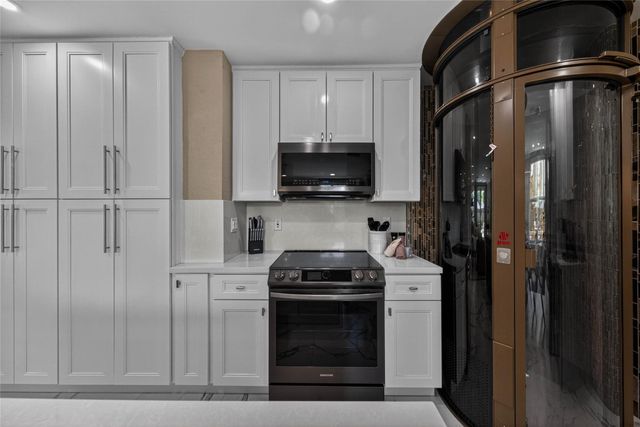 1215 NE 1st Street, Fort Lauderdale, FL 33301