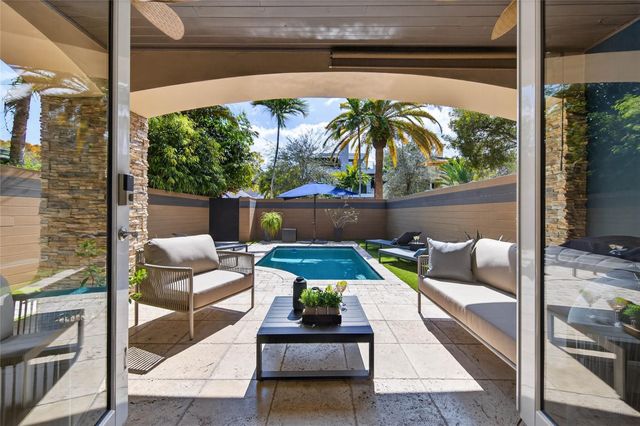 1215 NE 1st Street, Fort Lauderdale, FL 33301