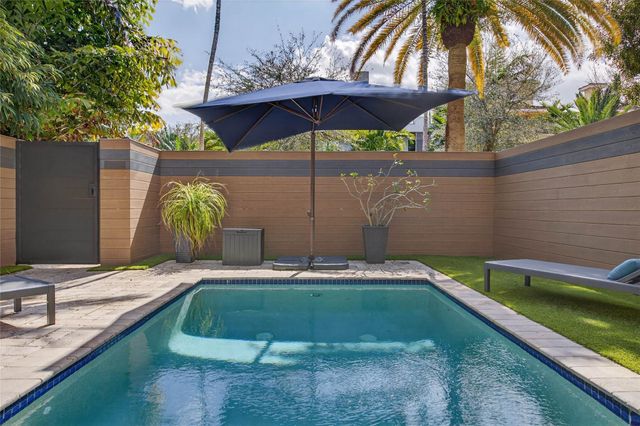 1215 NE 1st Street, Fort Lauderdale, FL 33301