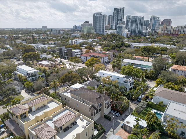 1215 NE 1st Street, Fort Lauderdale, FL 33301