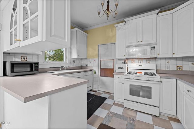529 Hillcrest Avenue, Burlington, NC 27215