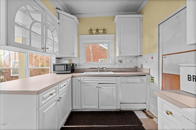 529 Hillcrest Avenue, Burlington, NC 27215