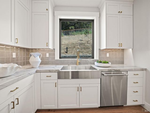 110 Erin Ct, San Rafael, CA 94903