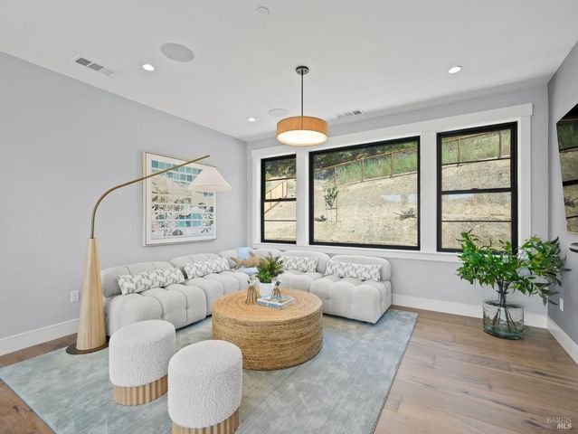 110 Erin Ct, San Rafael, CA 94903