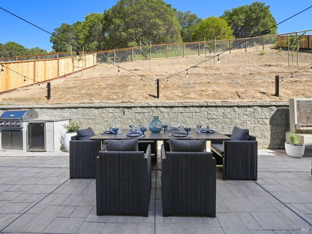 110 Erin Ct, San Rafael, CA 94903