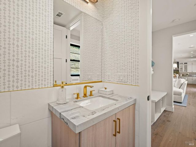 110 Erin Ct, San Rafael, CA 94903