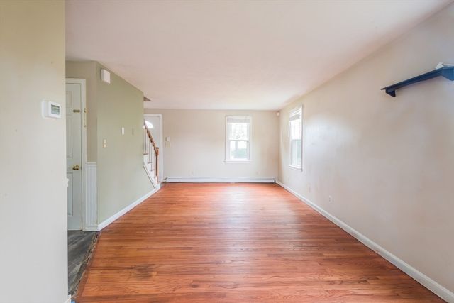 83 Beach St, Plymouth, MA 02360