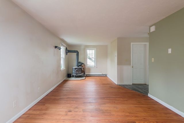 83 Beach St, Plymouth, MA 02360