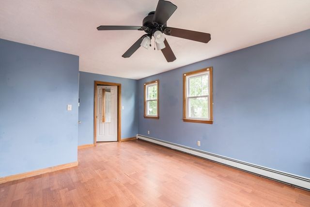 83 Beach St, Plymouth, MA 02360