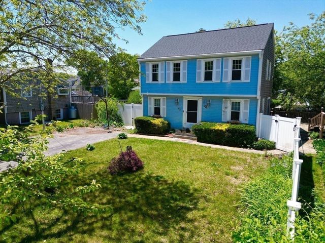 83 Beach St, Plymouth, MA 02360