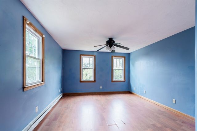83 Beach St, Plymouth, MA 02360