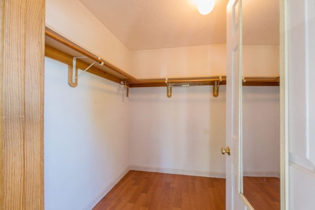 83 Beach St, Plymouth, MA 02360