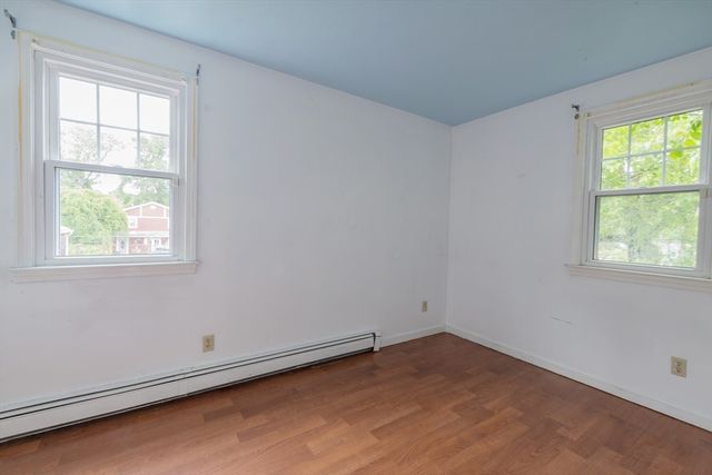83 Beach St, Plymouth, MA 02360