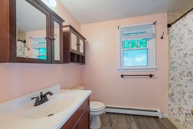 83 Beach St, Plymouth, MA 02360