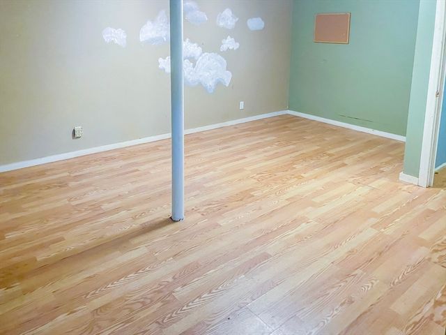83 Beach St, Plymouth, MA 02360