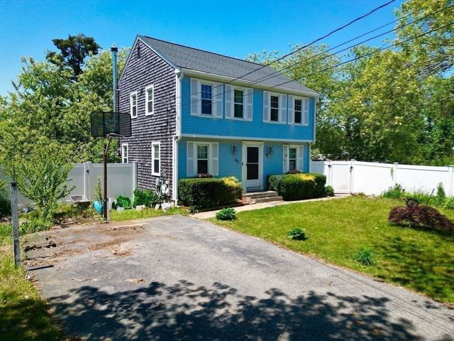 83 Beach St, Plymouth, MA 02360