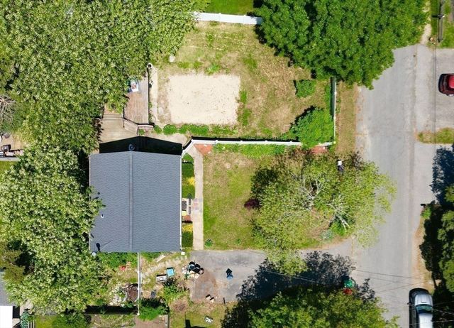 83 Beach St, Plymouth, MA 02360