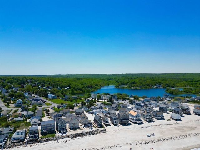83 Beach St, Plymouth, MA 02360