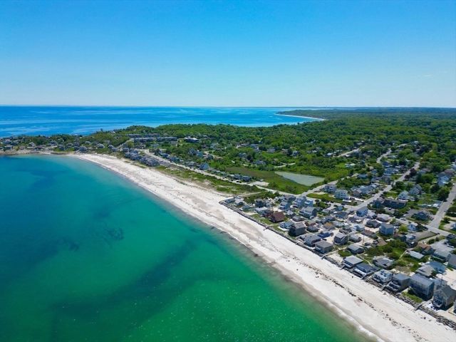 83 Beach St, Plymouth, MA 02360