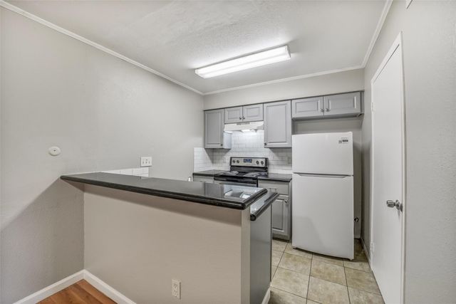 2110 Wilcrest Drive 239, Houston, TX 77042