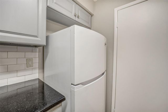 2110 Wilcrest Drive 239, Houston, TX 77042