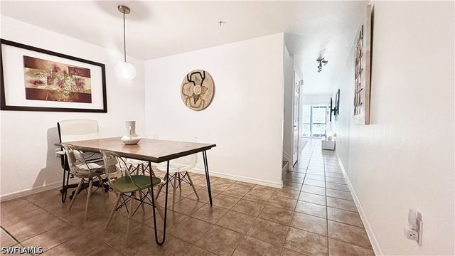 9064 Gervais CIR 105, Naples, FL 34120