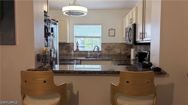 9064 Gervais CIR 105, Naples, FL 34120