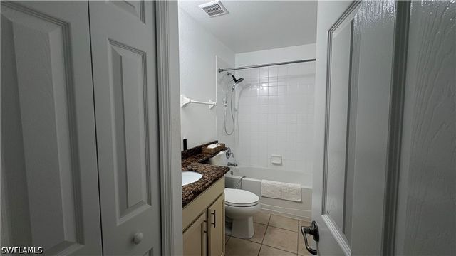 9064 Gervais CIR 105, Naples, FL 34120