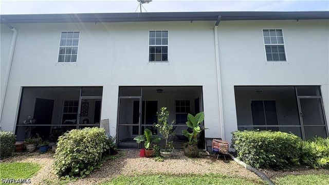 9064 Gervais CIR 105, Naples, FL 34120