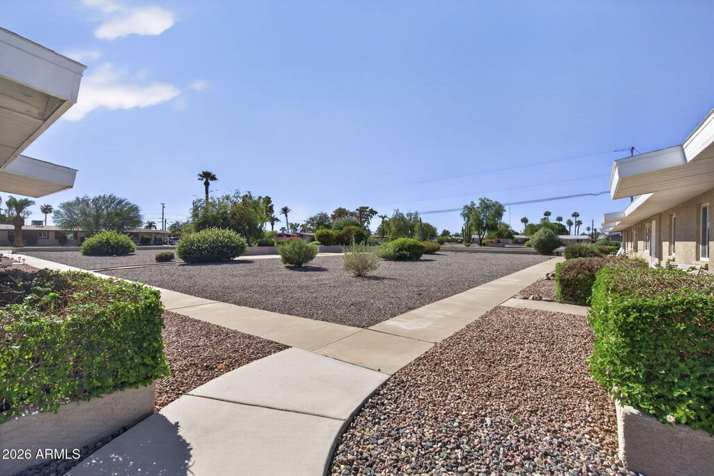 10458 W OAKMONT Drive, Sun City, AZ 85351 — photo 3