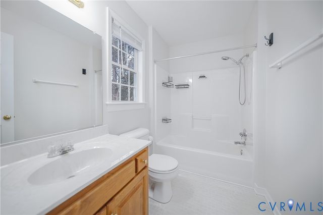 5030 Lippingham Dr, Chester, VA 23831