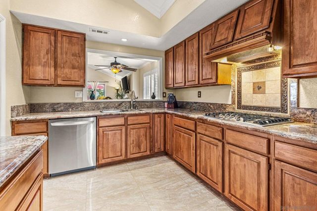 2332 Lake Forest St., Escondido, CA 92026