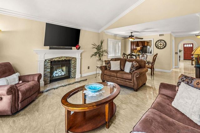 2332 Lake Forest St., Escondido, CA 92026