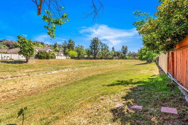 2332 Lake Forest St., Escondido, CA 92026