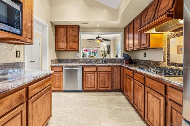 2332 Lake Forest St., Escondido, CA 92026