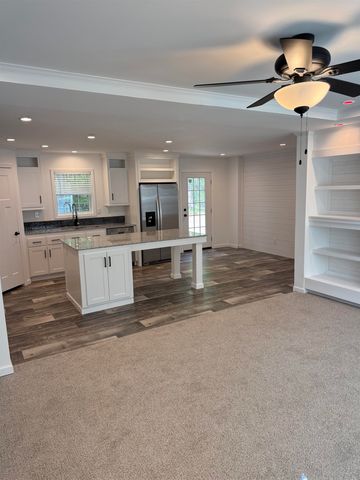 14 Mercury Lane, Nashua, NH 03062