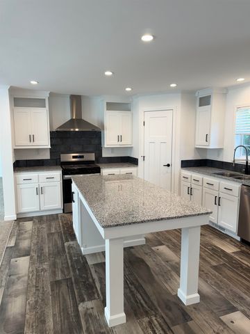 14 Mercury Lane, Nashua, NH 03062
