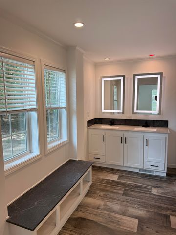 14 Mercury Lane, Nashua, NH 03062