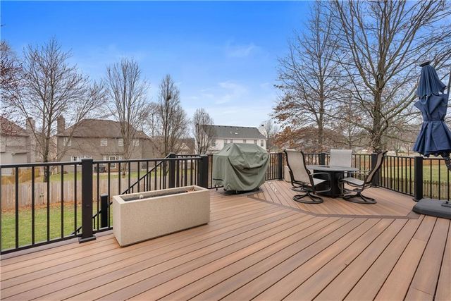 313 SW Bridlewood Court, Lee's Summit, MO 64081