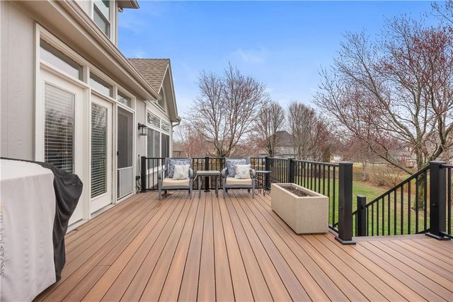 313 SW Bridlewood Court, Lee's Summit, MO 64081