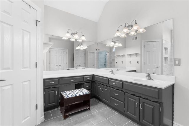 313 SW Bridlewood Court, Lee's Summit, MO 64081