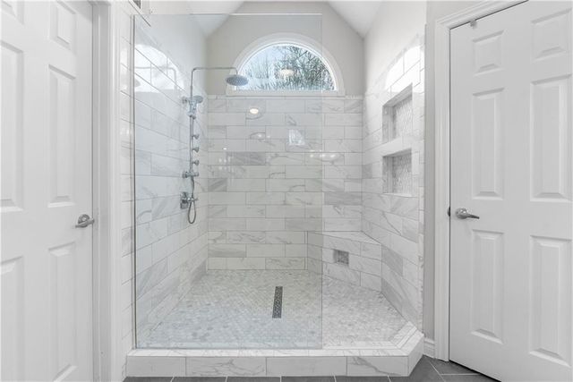 313 SW Bridlewood Court, Lee's Summit, MO 64081