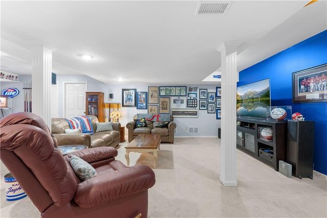 313 SW Bridlewood Court, Lee's Summit, MO 64081