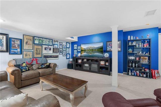 313 SW Bridlewood Court, Lee's Summit, MO 64081